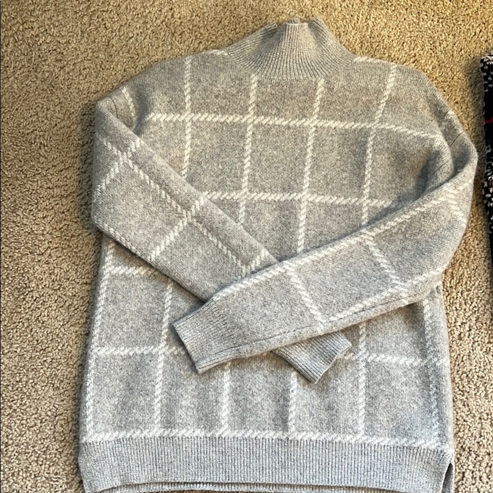 Sweaters - Picture 2 of 4